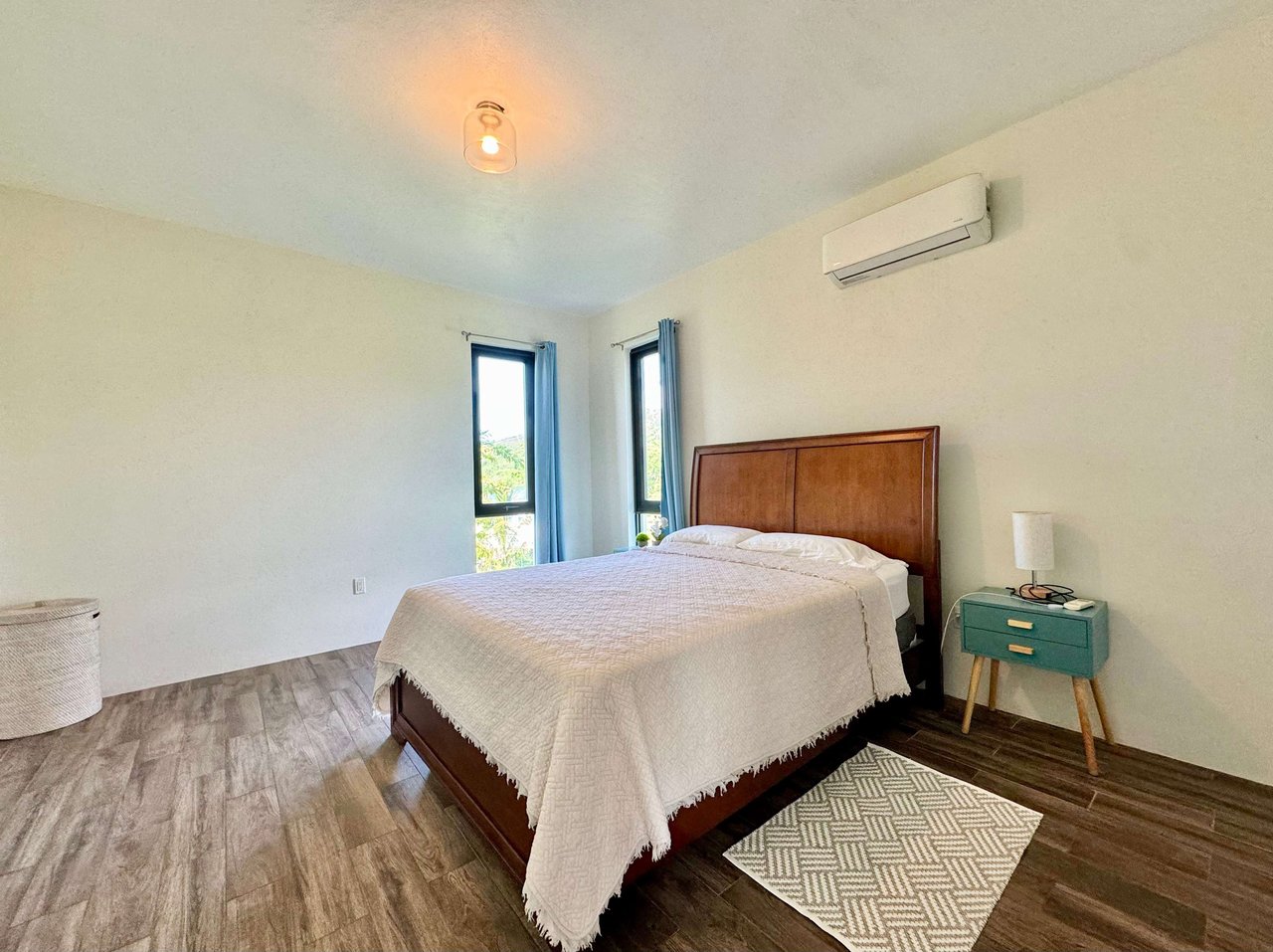 432 Lambert 1 Bedroom Apartment