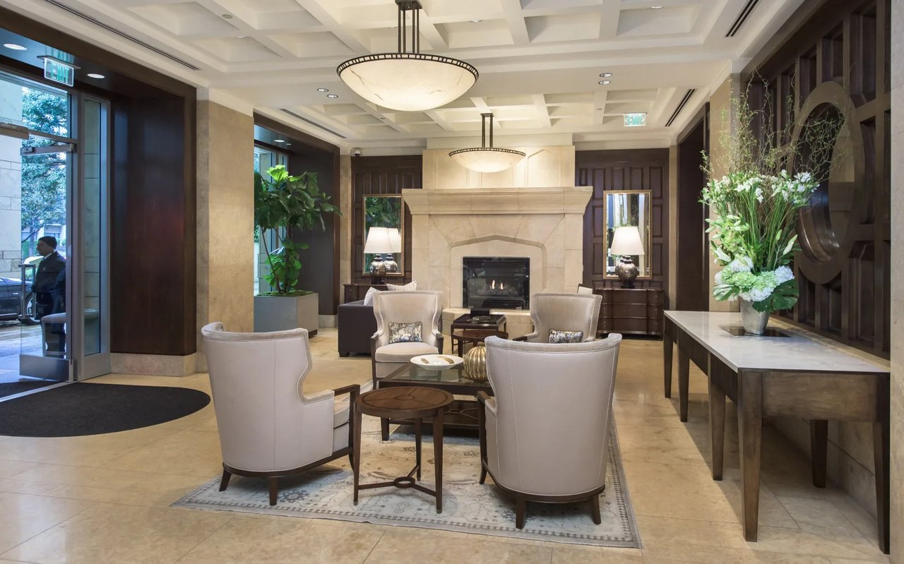 10727 Wilshire, 901