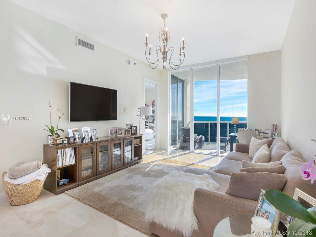 16001 Collins Avenue, #906