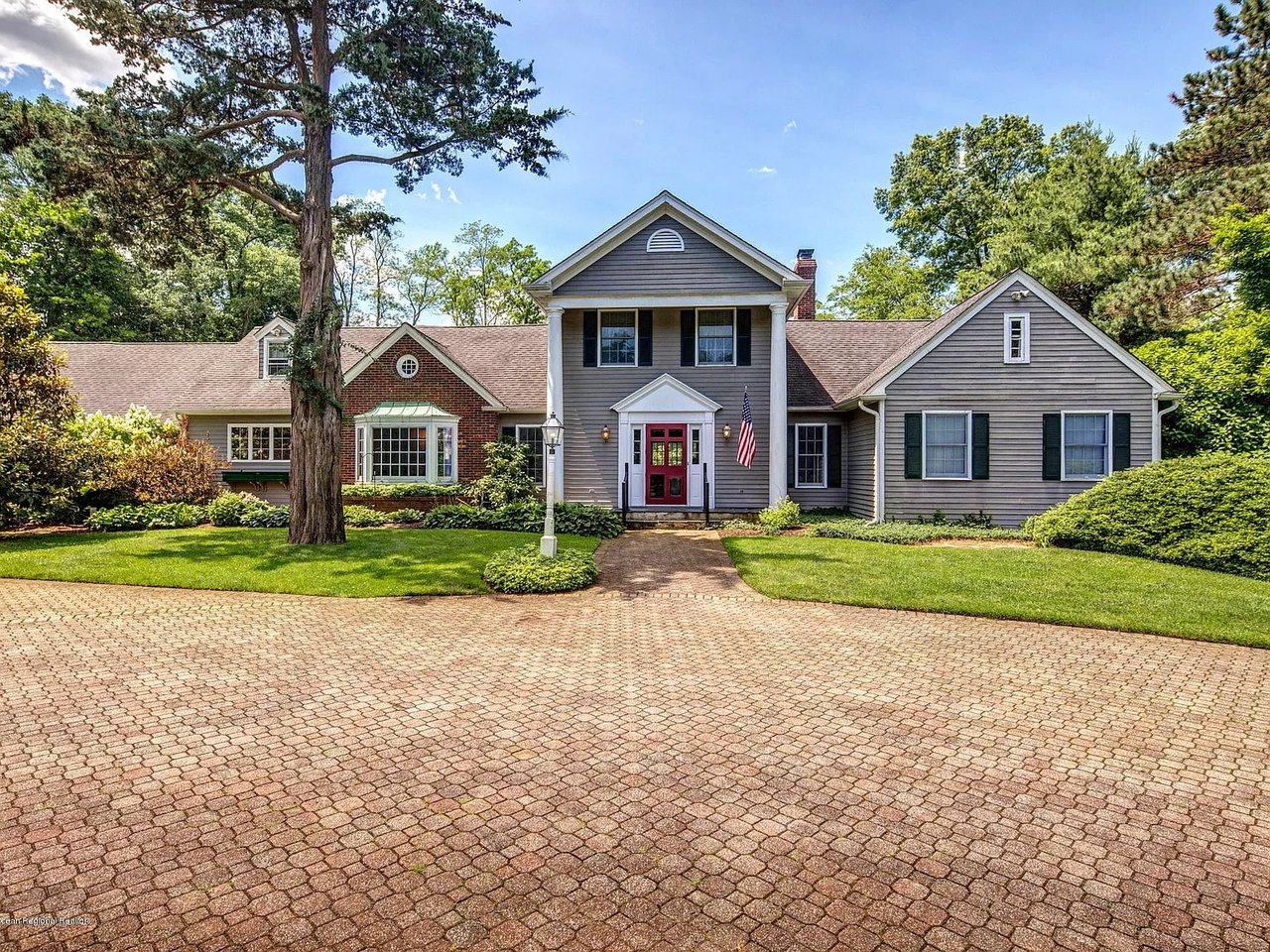 6 Buttonwood Ln
