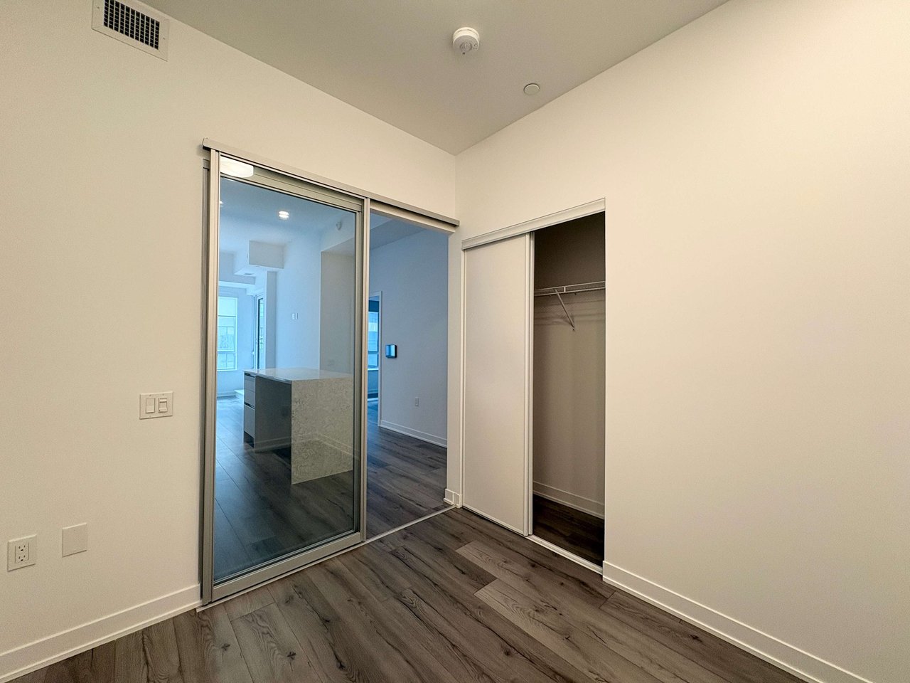 395 Dundas St W Unit: 223