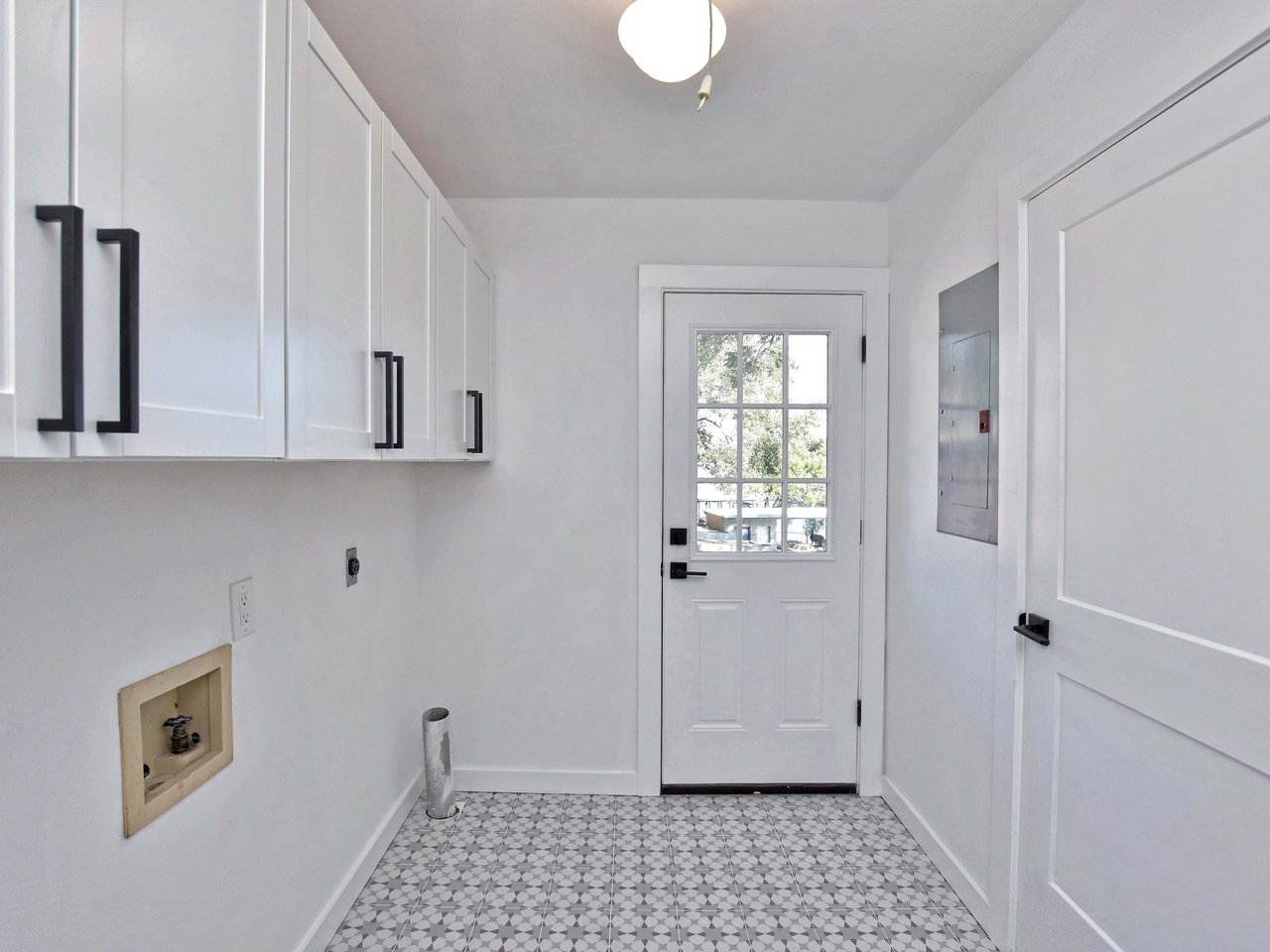 2642 Williams Lakeshore