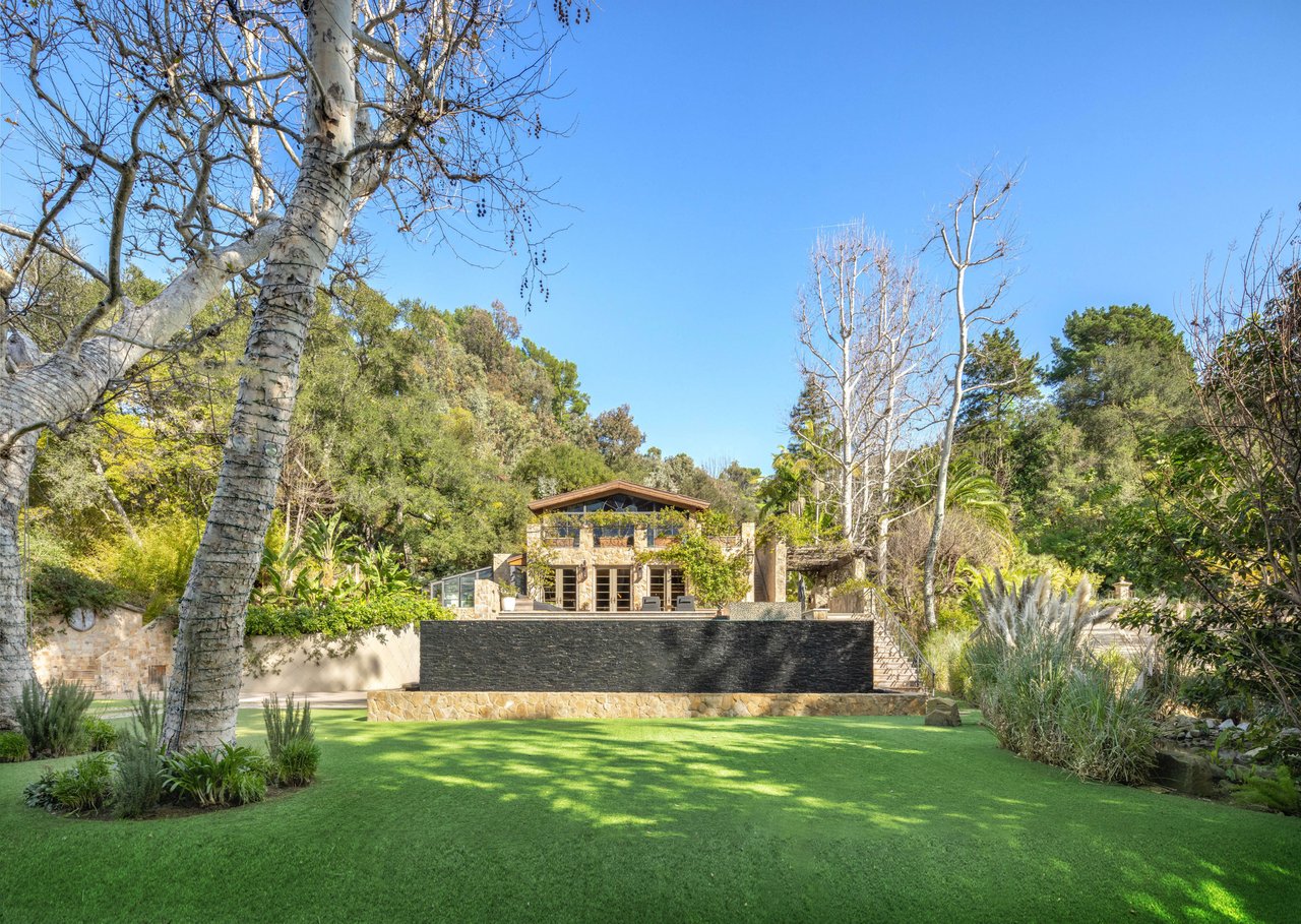 Mystery Buyer Pays About $34 Million for Jennifer Lopez’s Bel-Air Home