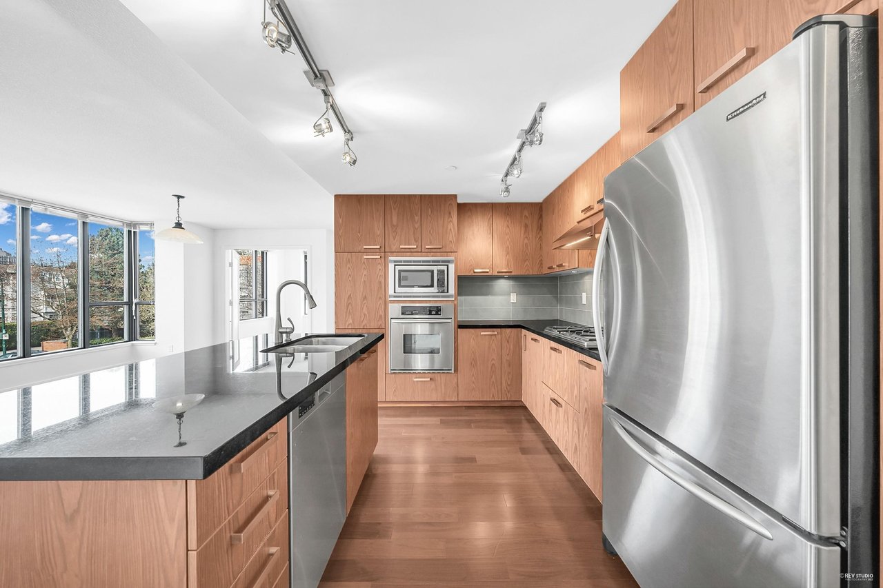 202-3228 Tupper St