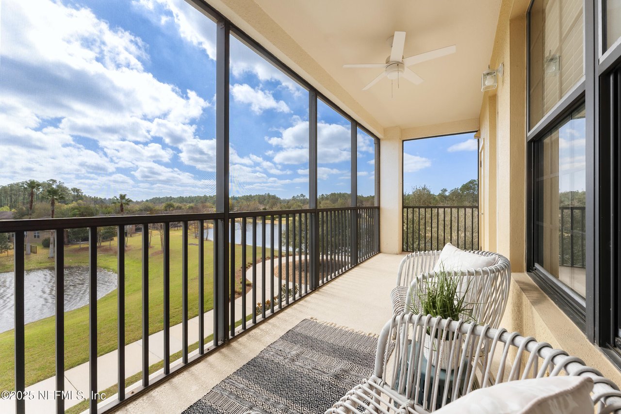 192 ORCHARD PASS Avenue 536- CORNER UNIT