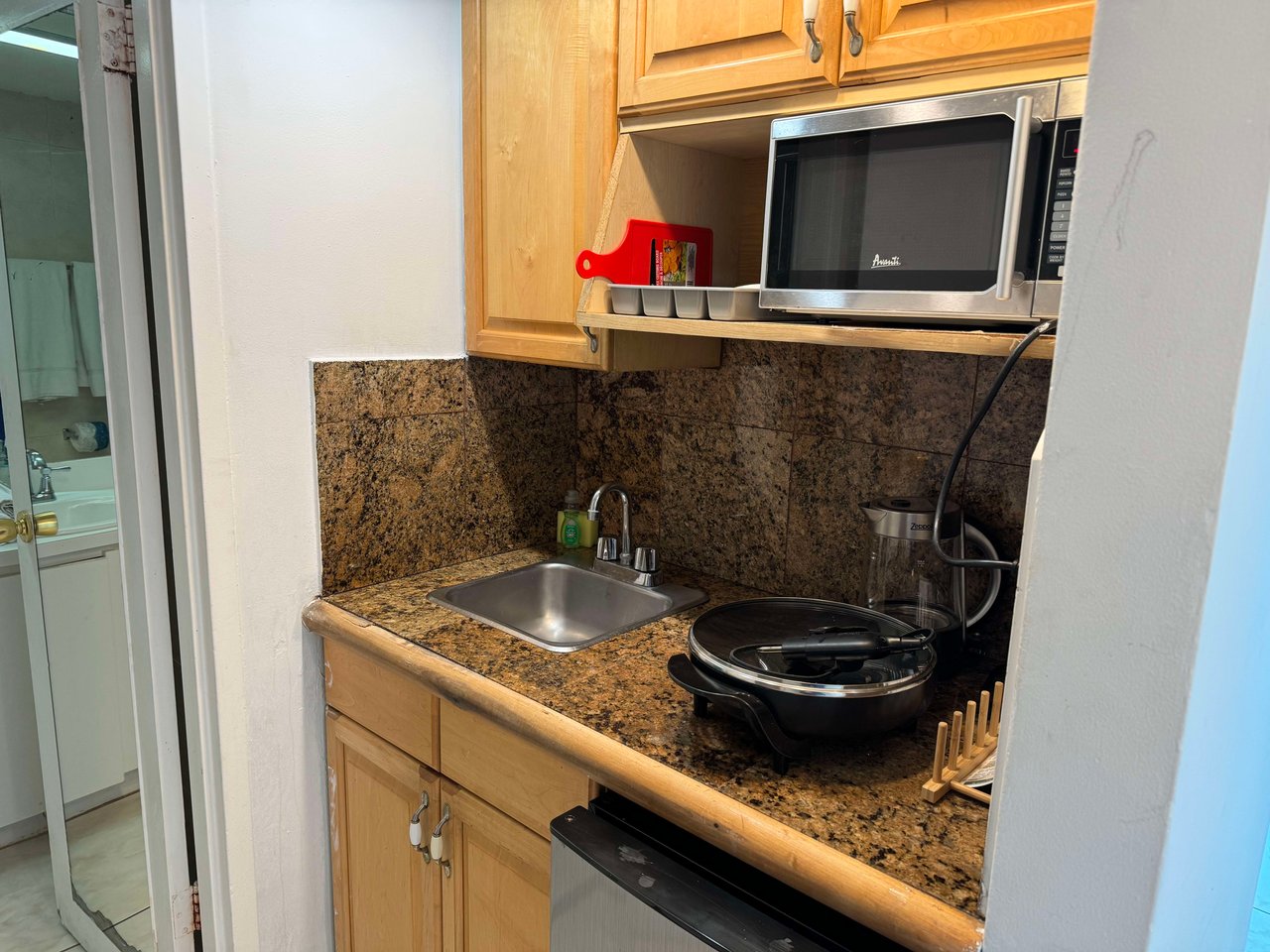 5445 Collins Ave #1606 Maimi Beach FL-33140