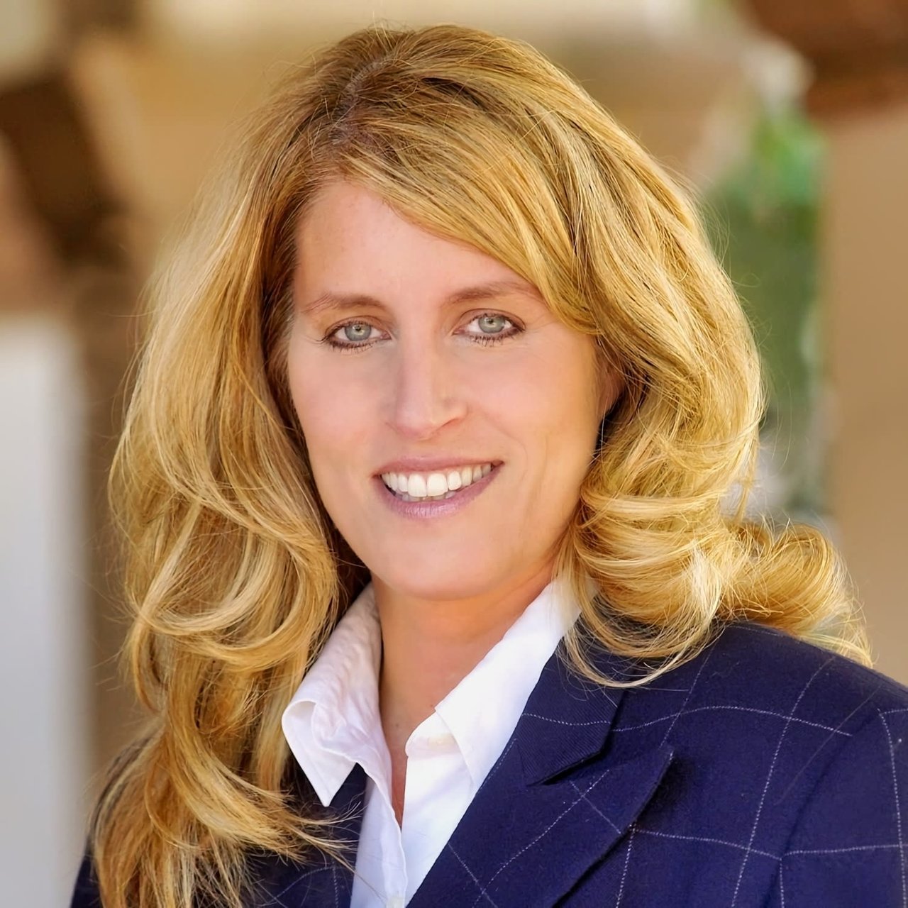 Kim Dematteo Real Estate Agent Headshot