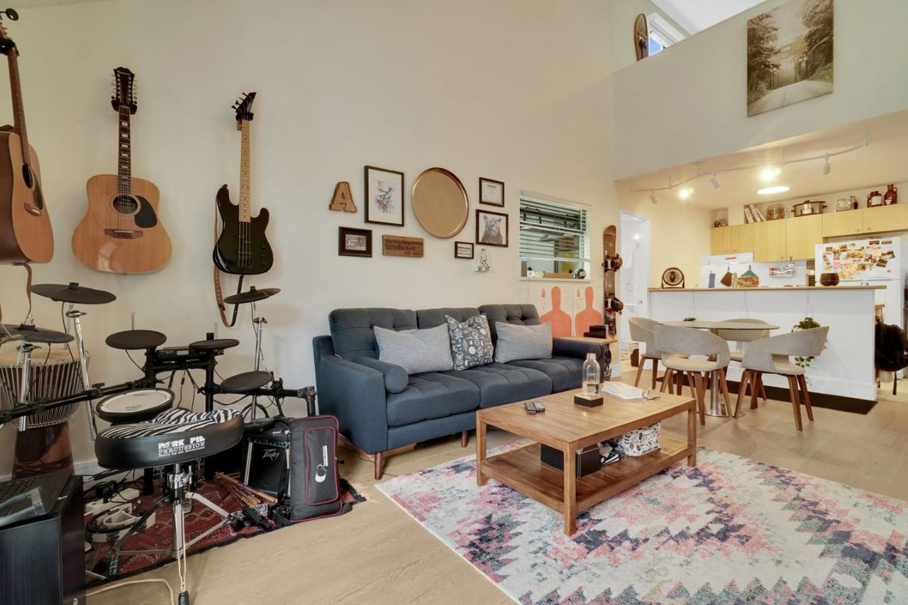 303-2458 York Ave