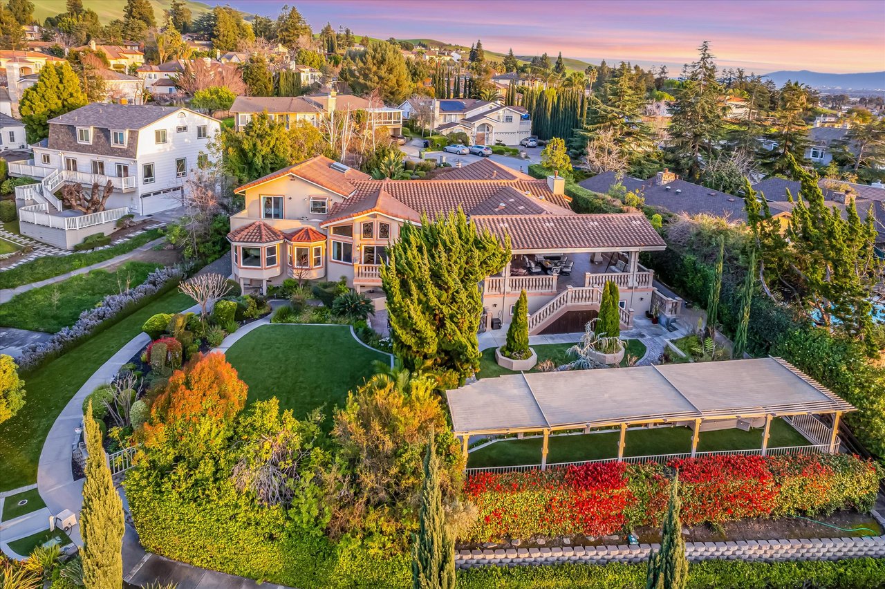 Spectacular Weibel  Residence in Fremont