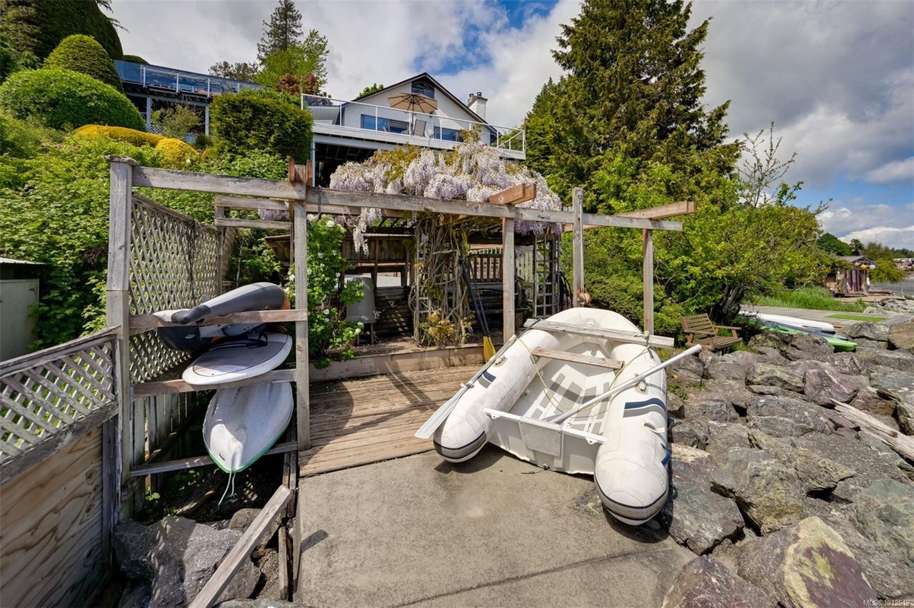 4955 Cordova Bay Rd