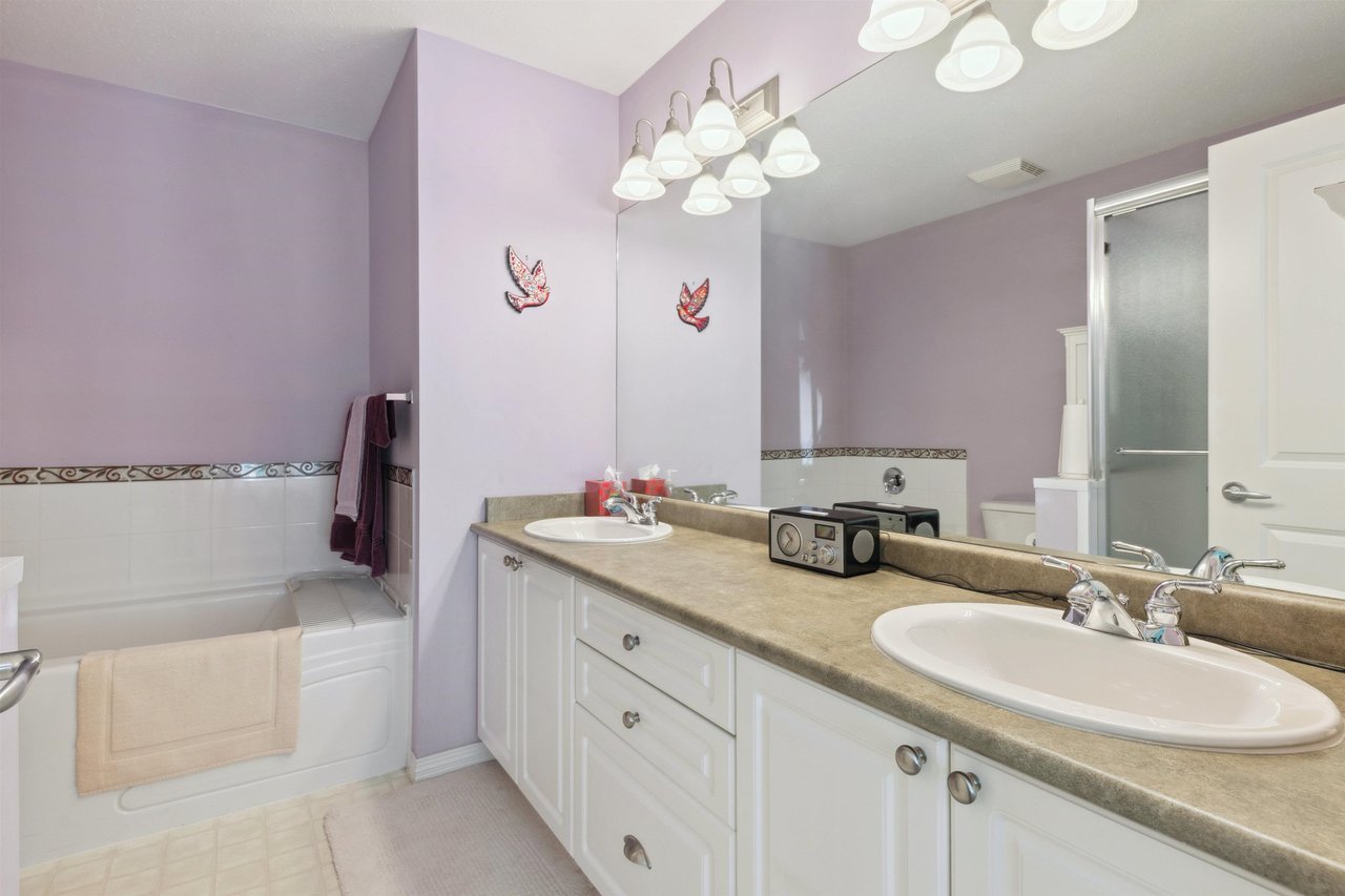 49-17097 64 Avenue, Surrey