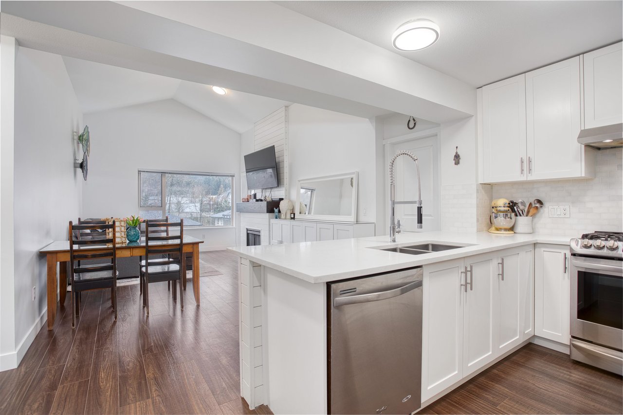 407-200 Klahanie Drive, Port Moody