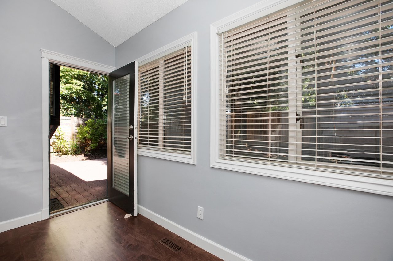 1991 Cedar Village Cres