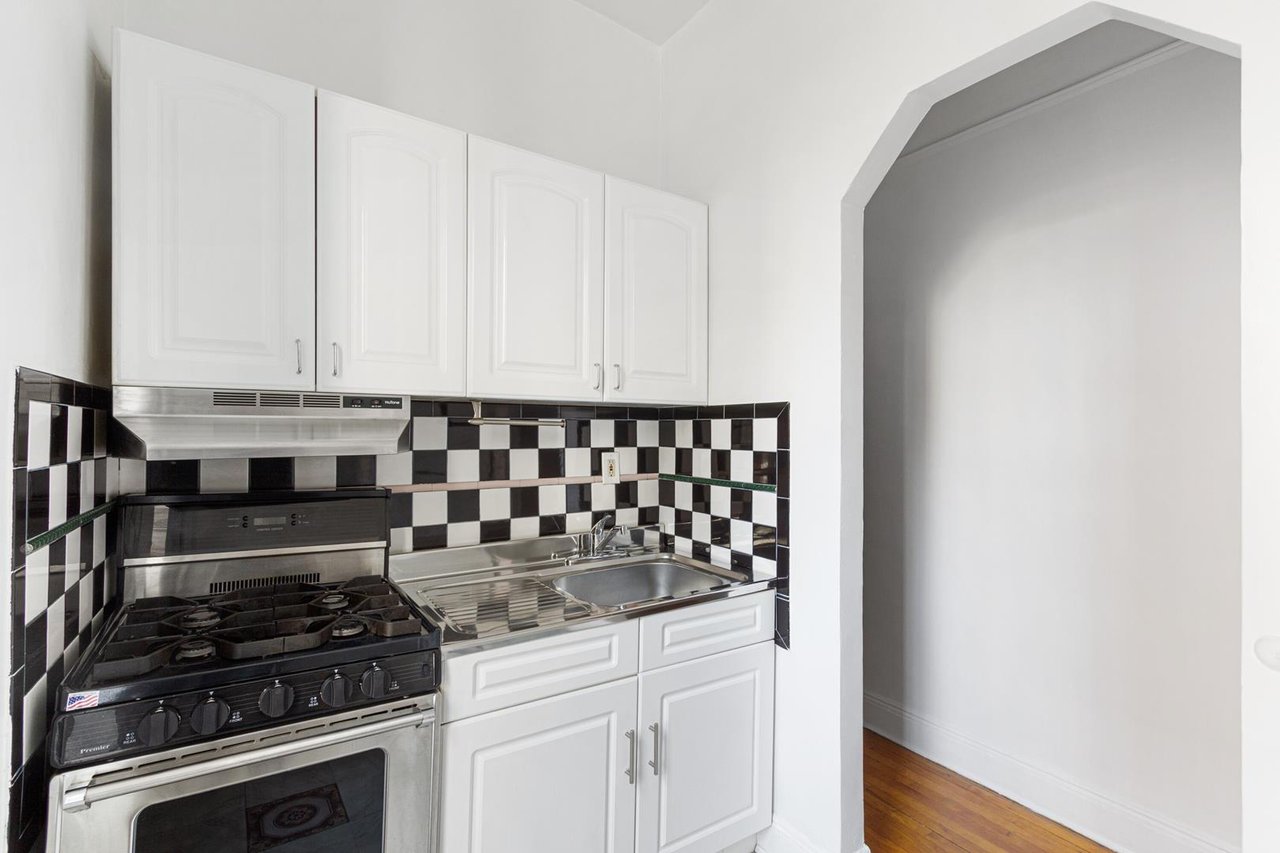 246 East 4th Street, Apt 1C