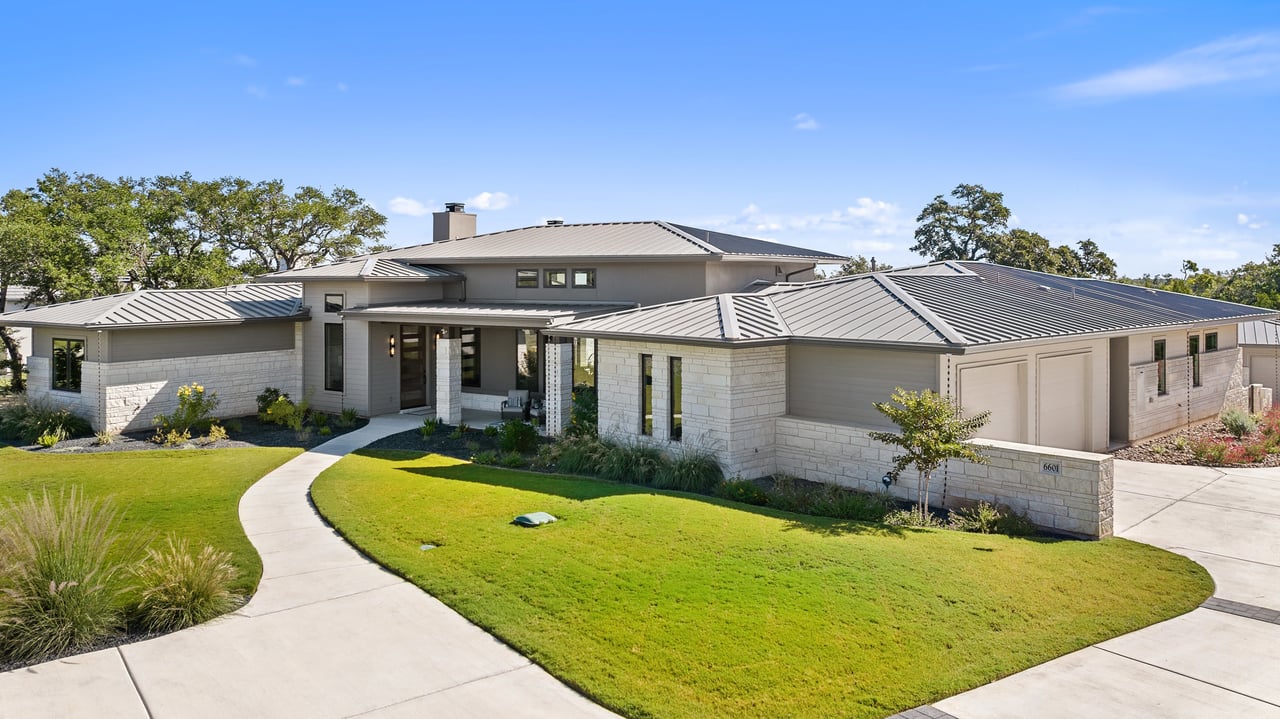 Bee Caves Single Story with Air Conditioned 2nd 2-Car Garage/ADU