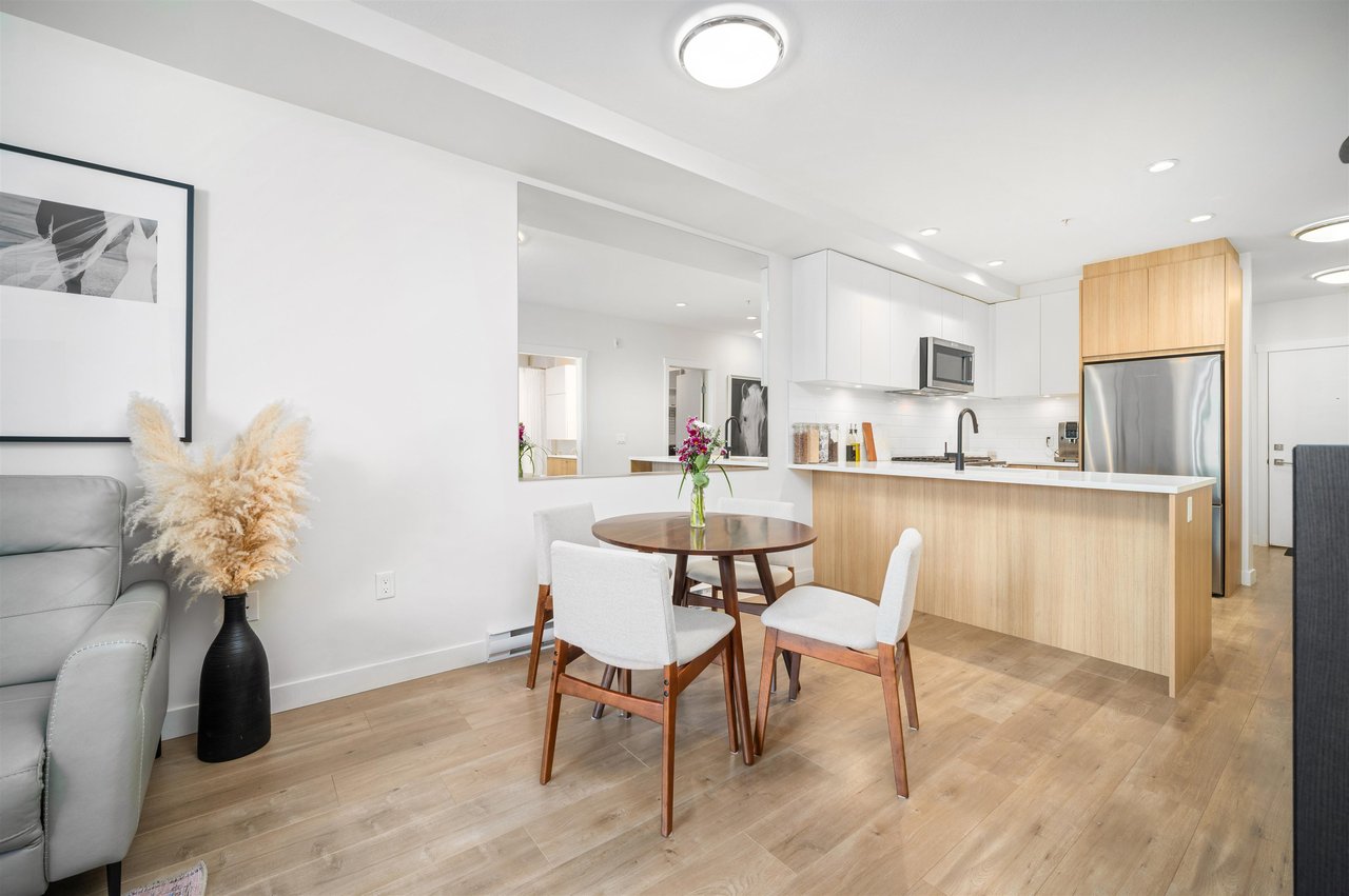 201-707 Como Lake Avenue, Coquitlam