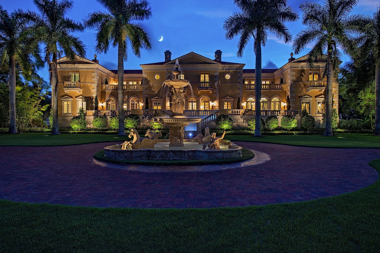 Why Ultra‑Wealthy Investors Are Shifting to Naples, FL Real Estate During Market Volatility
