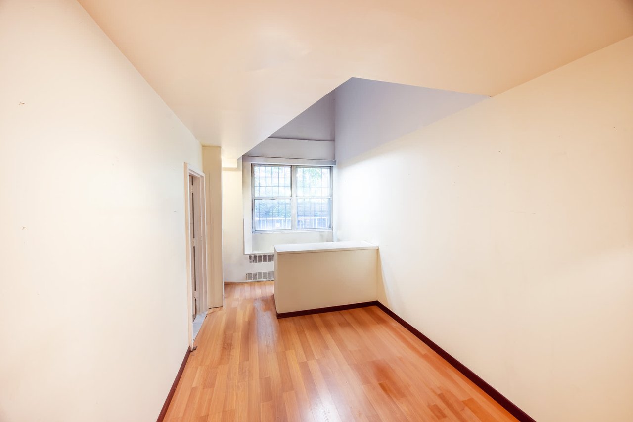 420 West 23rd St Unit: 1C