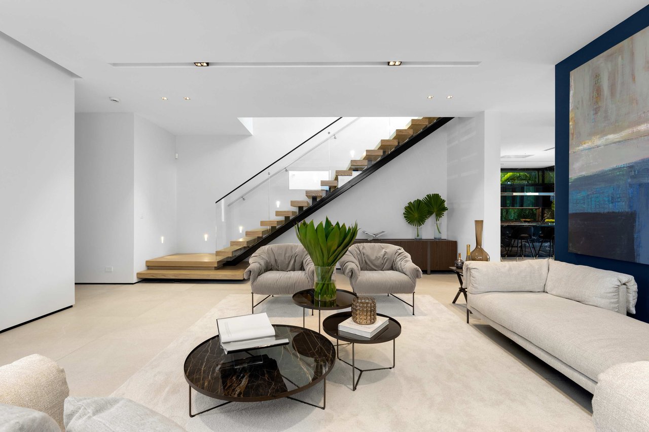 1098 N Venetian Dr