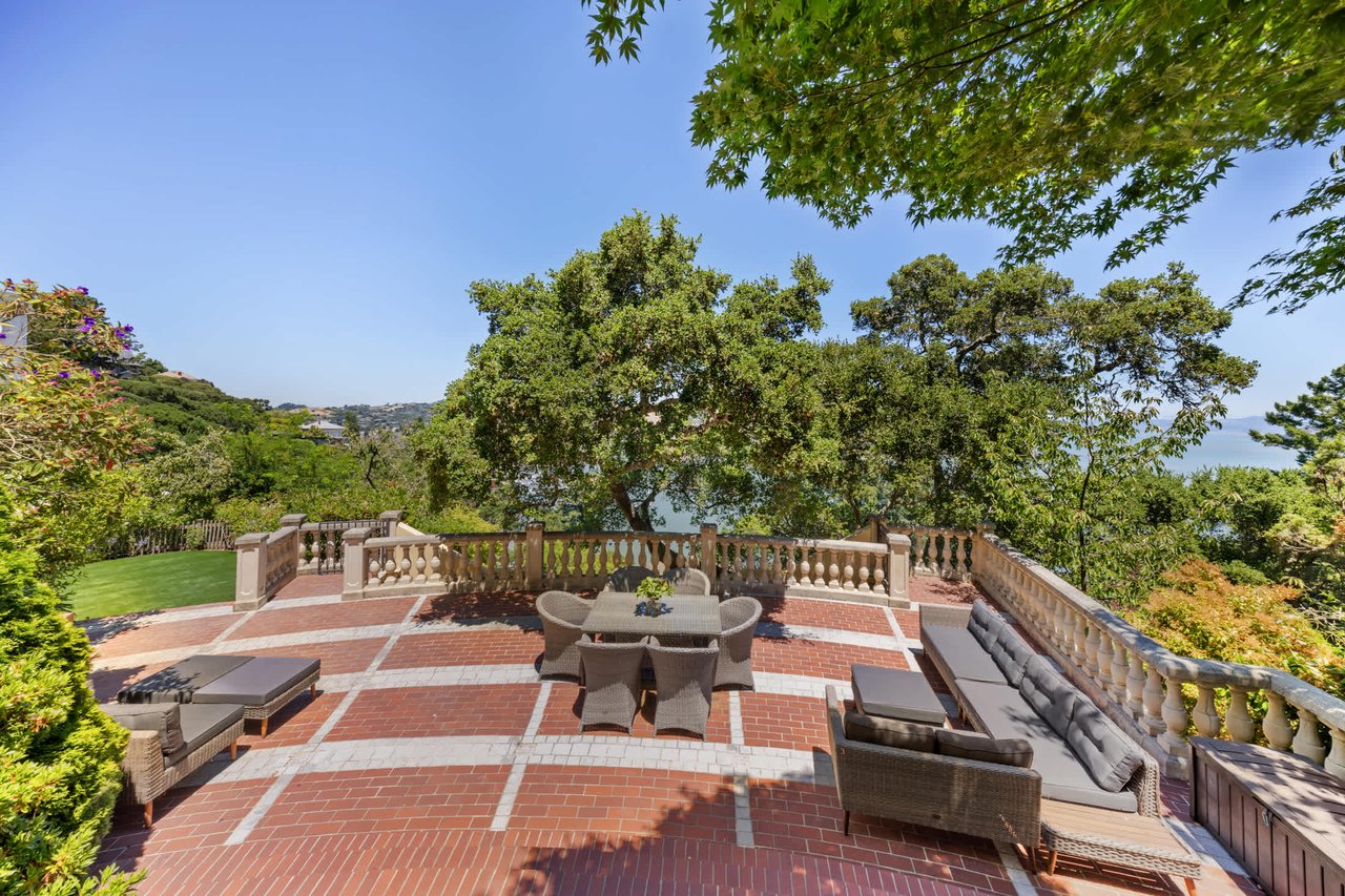 Iconic Belvedere View Estate