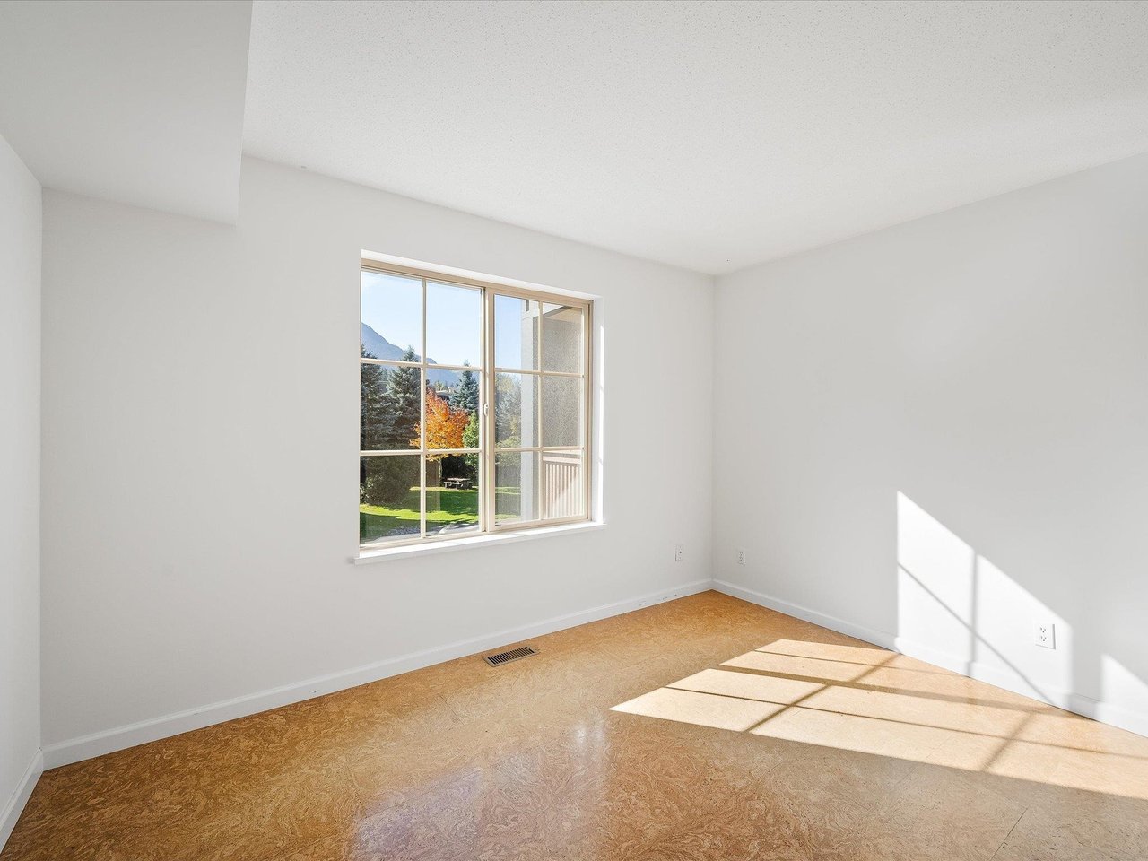 1-1442 Vine Rd