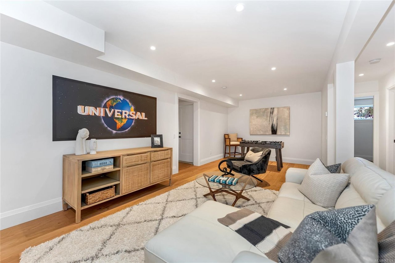 736 Falkland Rd, Oak Bay