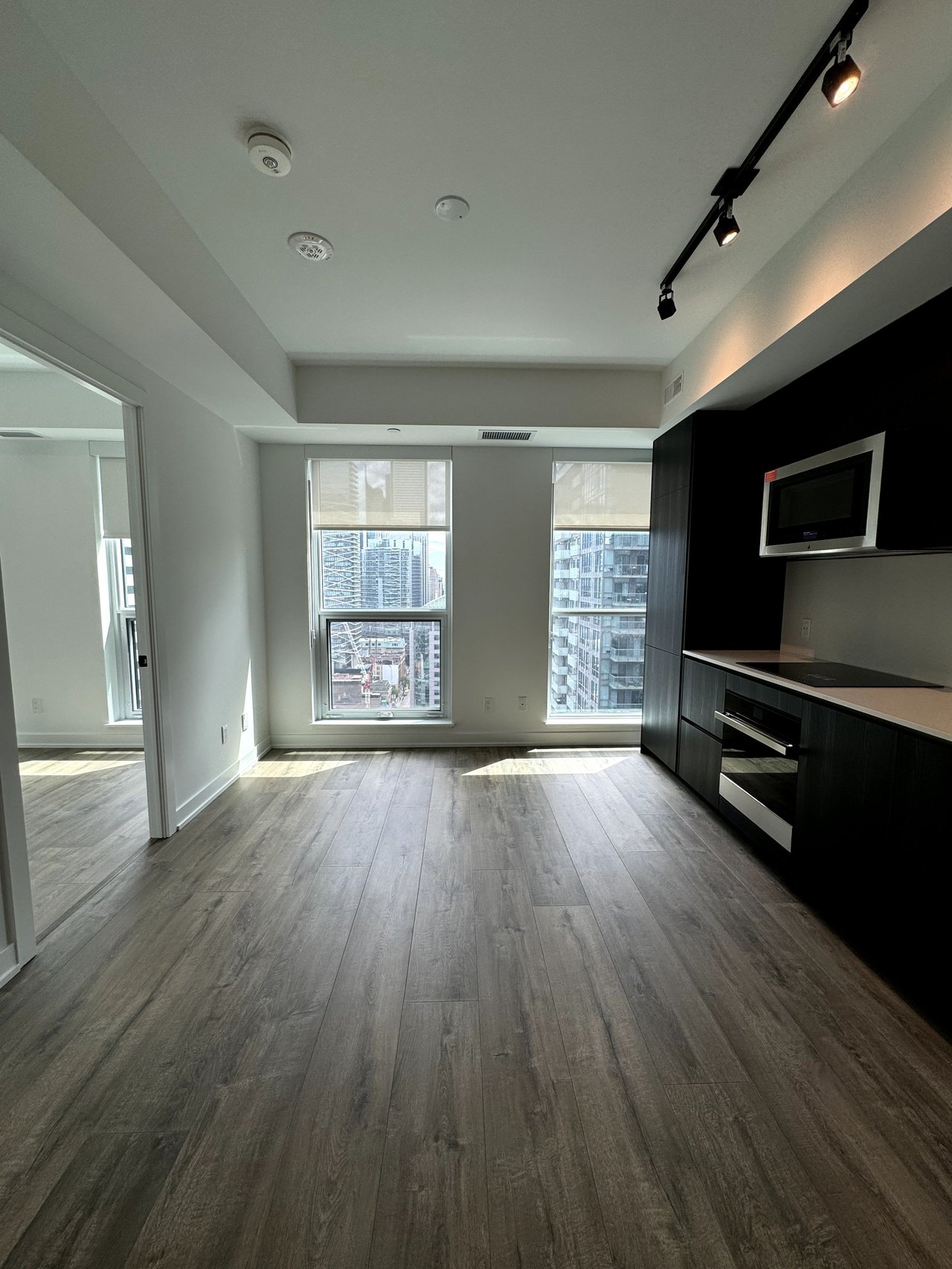 327 King St W Unit: 2501