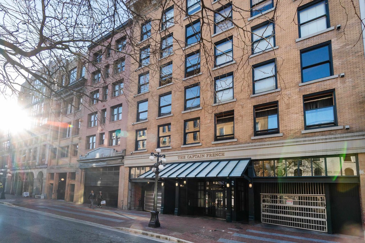 304-41 Alexander St