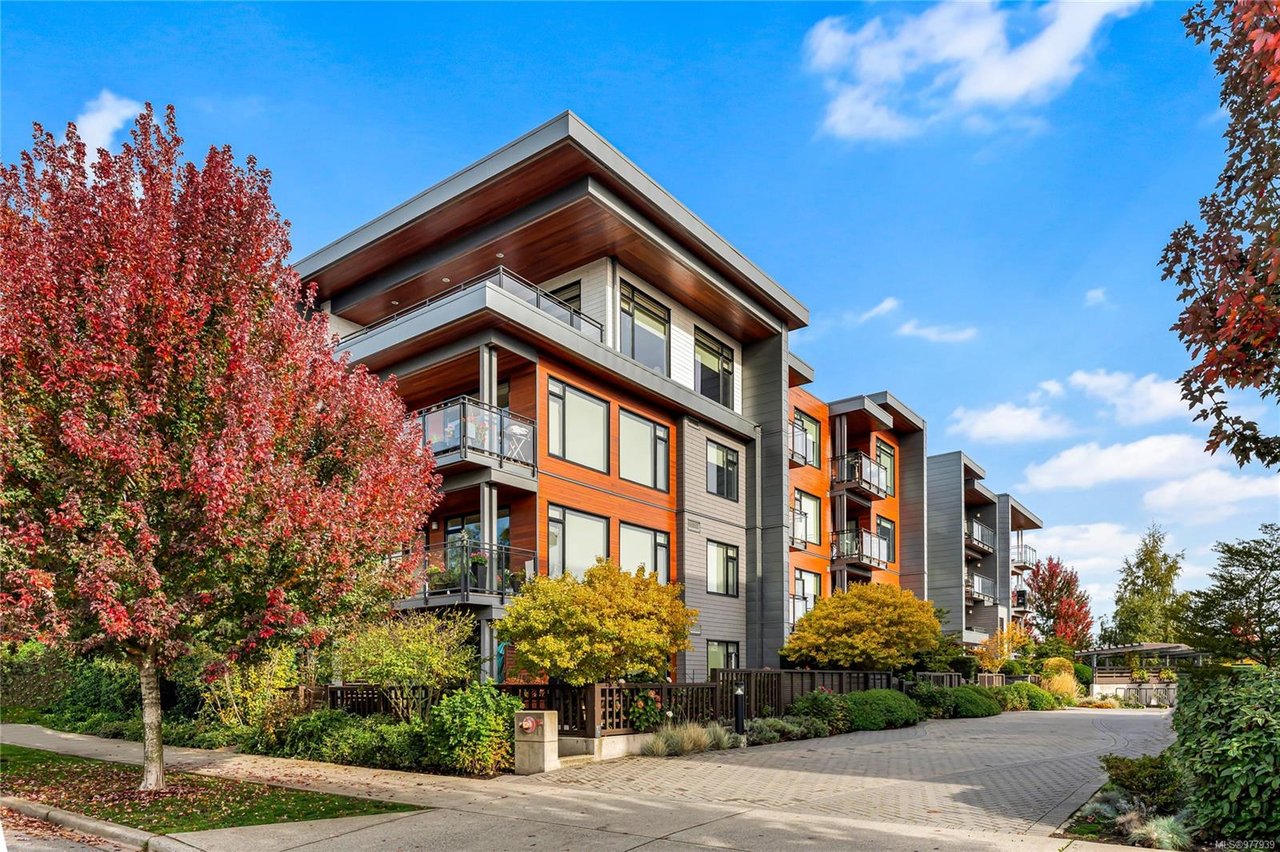 302-3815 Rowland Ave