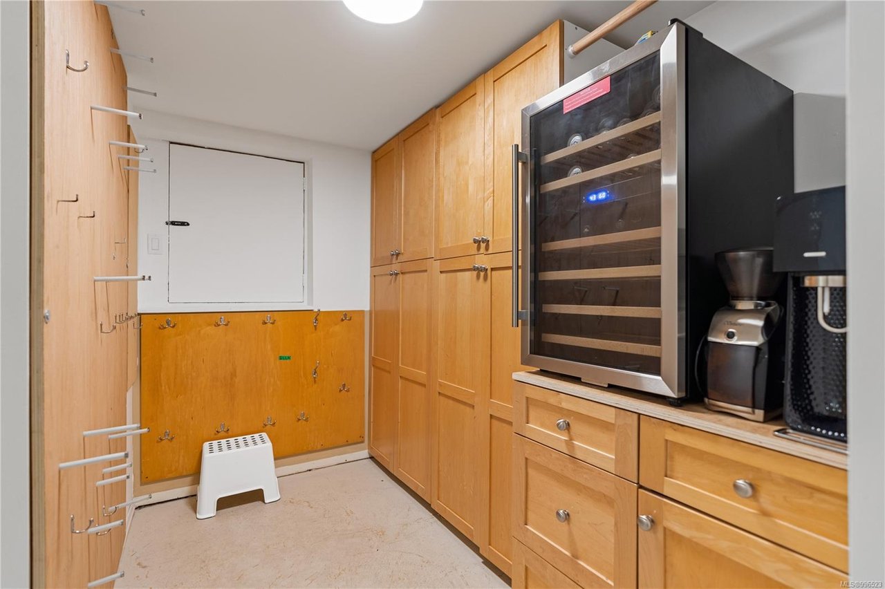 1228 Pearce Cres
