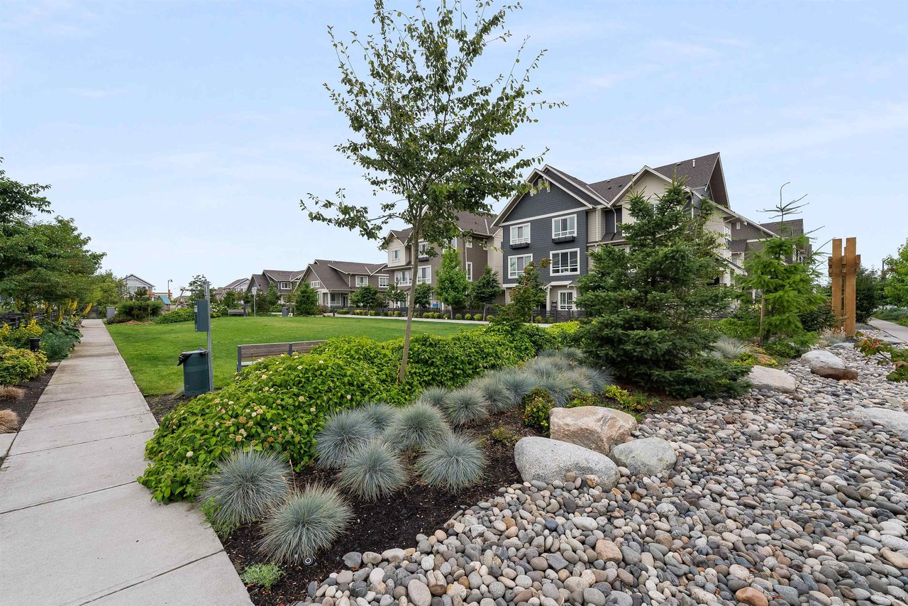 315-1892 Starling Dr