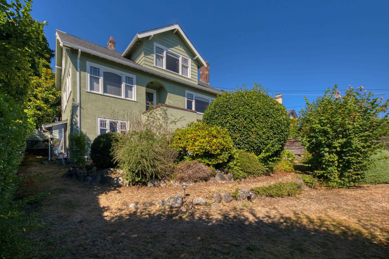2613 Marine Dr