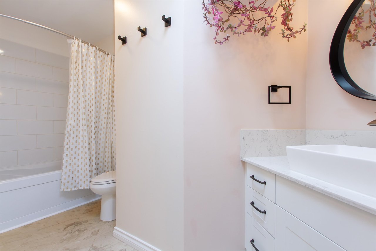 E304-40180 Willow Cres