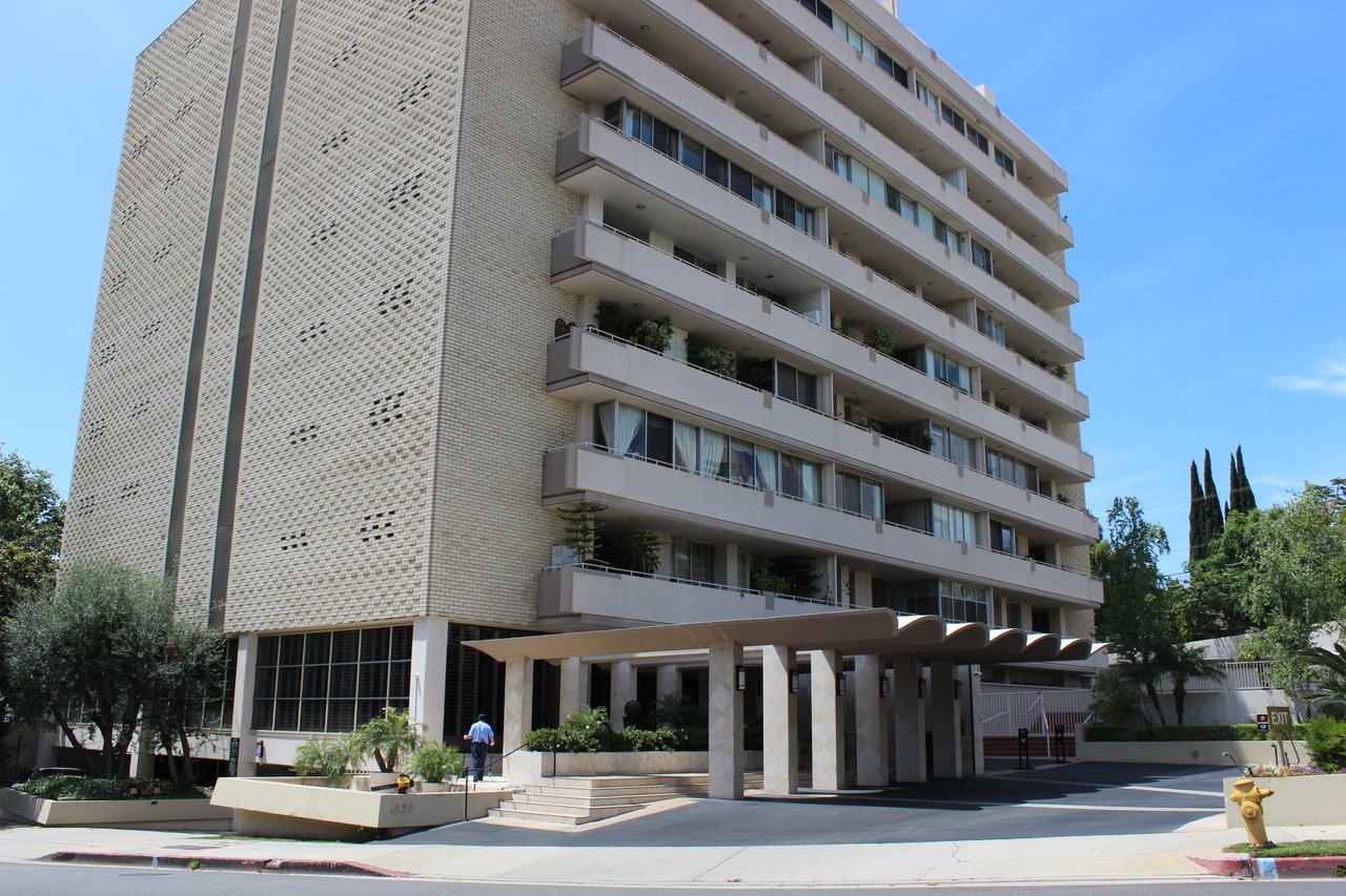 1333 S Beverly Glen #304