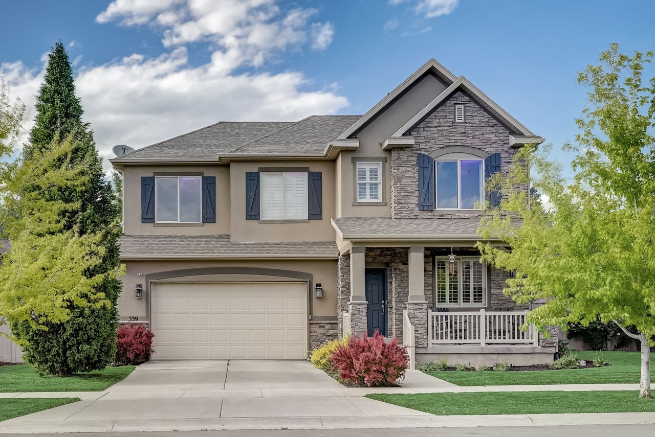 539 E Fireice Rose Ln