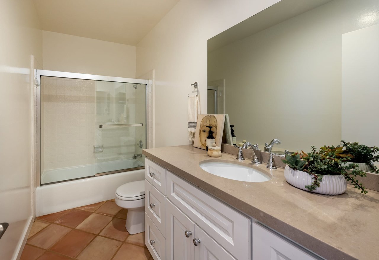 17098 Palisades Cir
