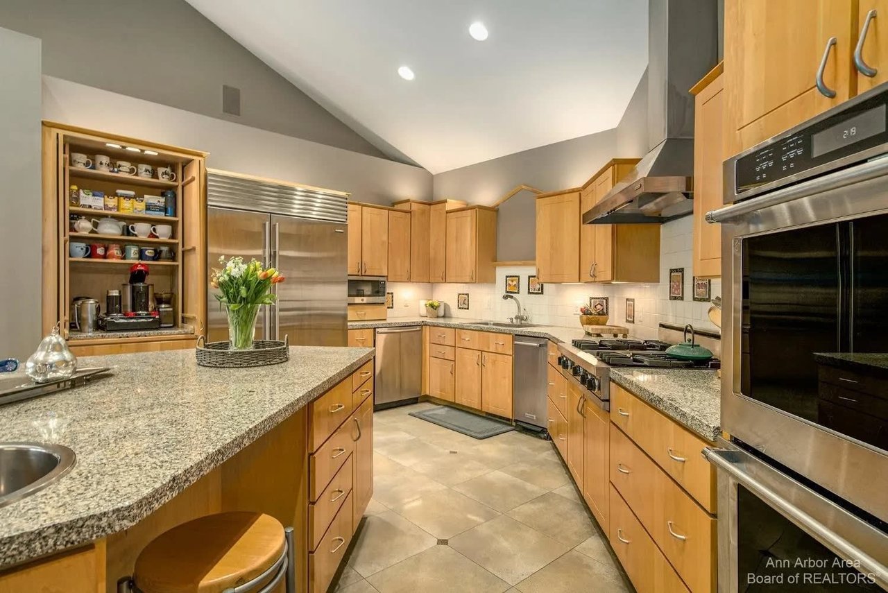 2566 Thornapple Drive, Ann Arbor, MI 48103