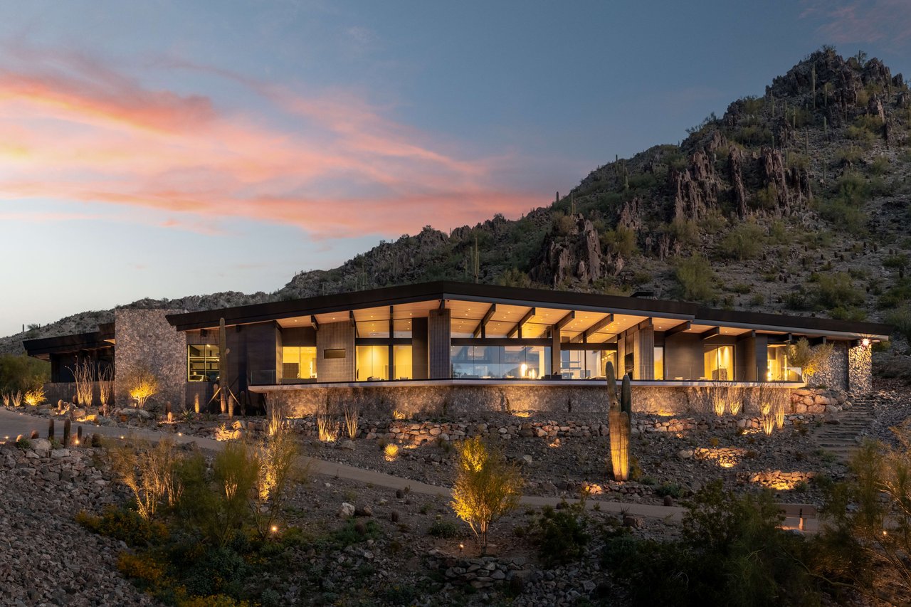 Hillside modern luxury home in Paradise Valley, Arizona