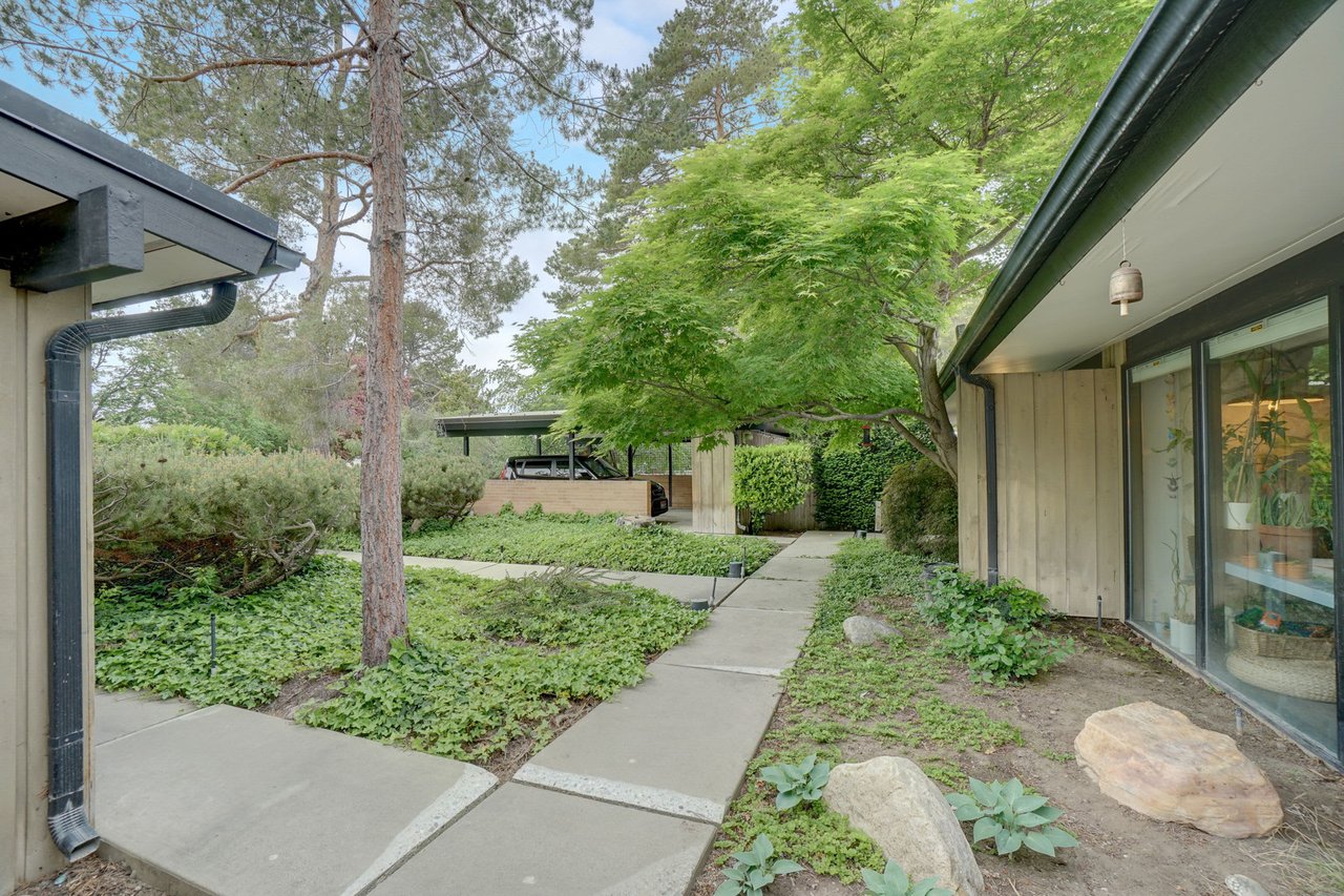 2167 E Claybourne Ave