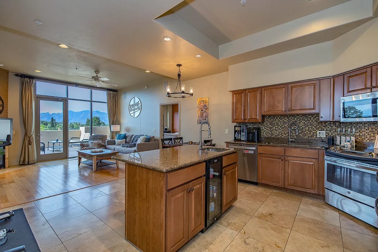 446 N Campbell Ave, #1306