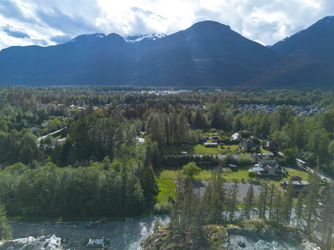 10-1050 Finch Dr