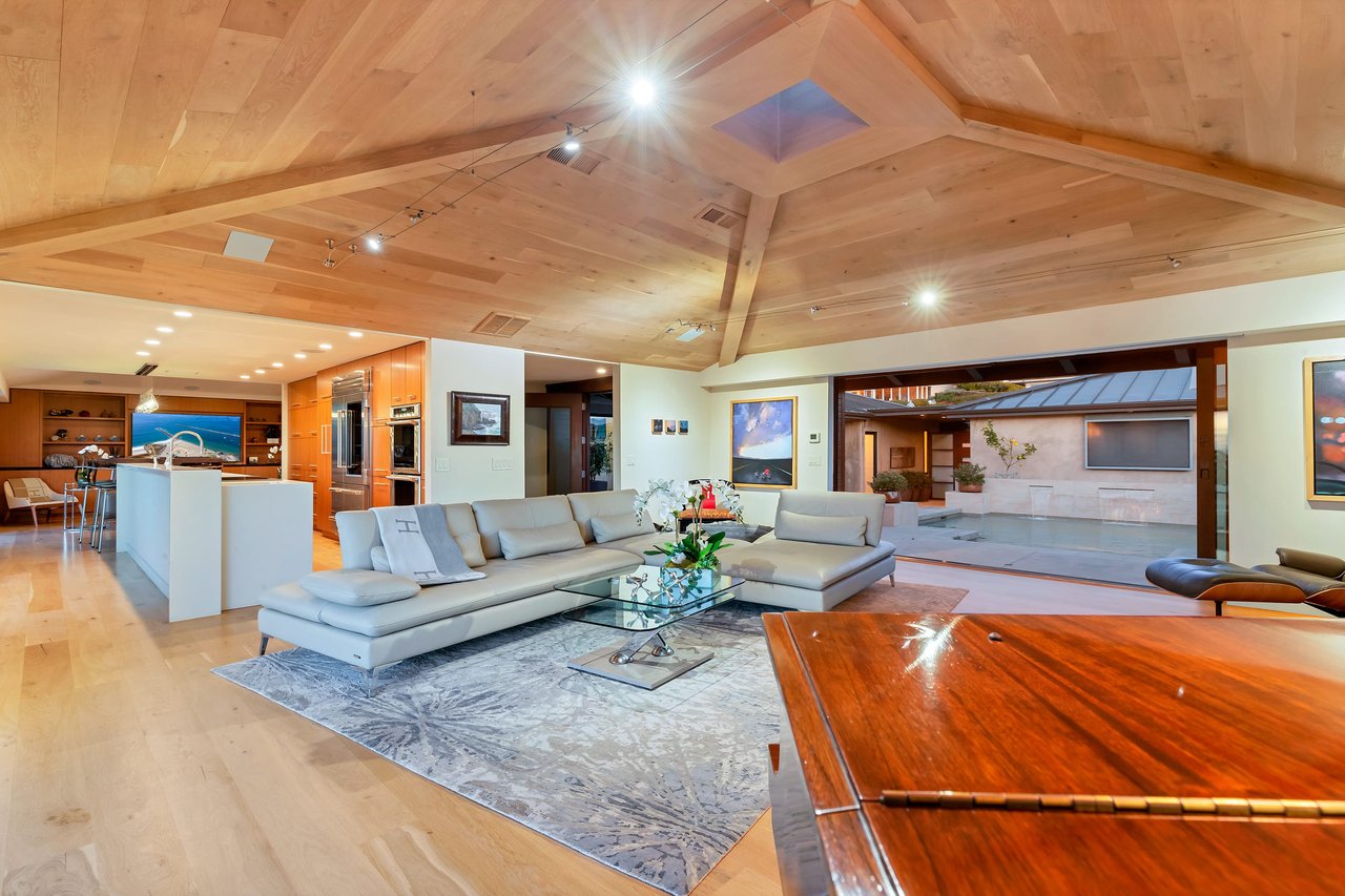 1227 Surfline Way