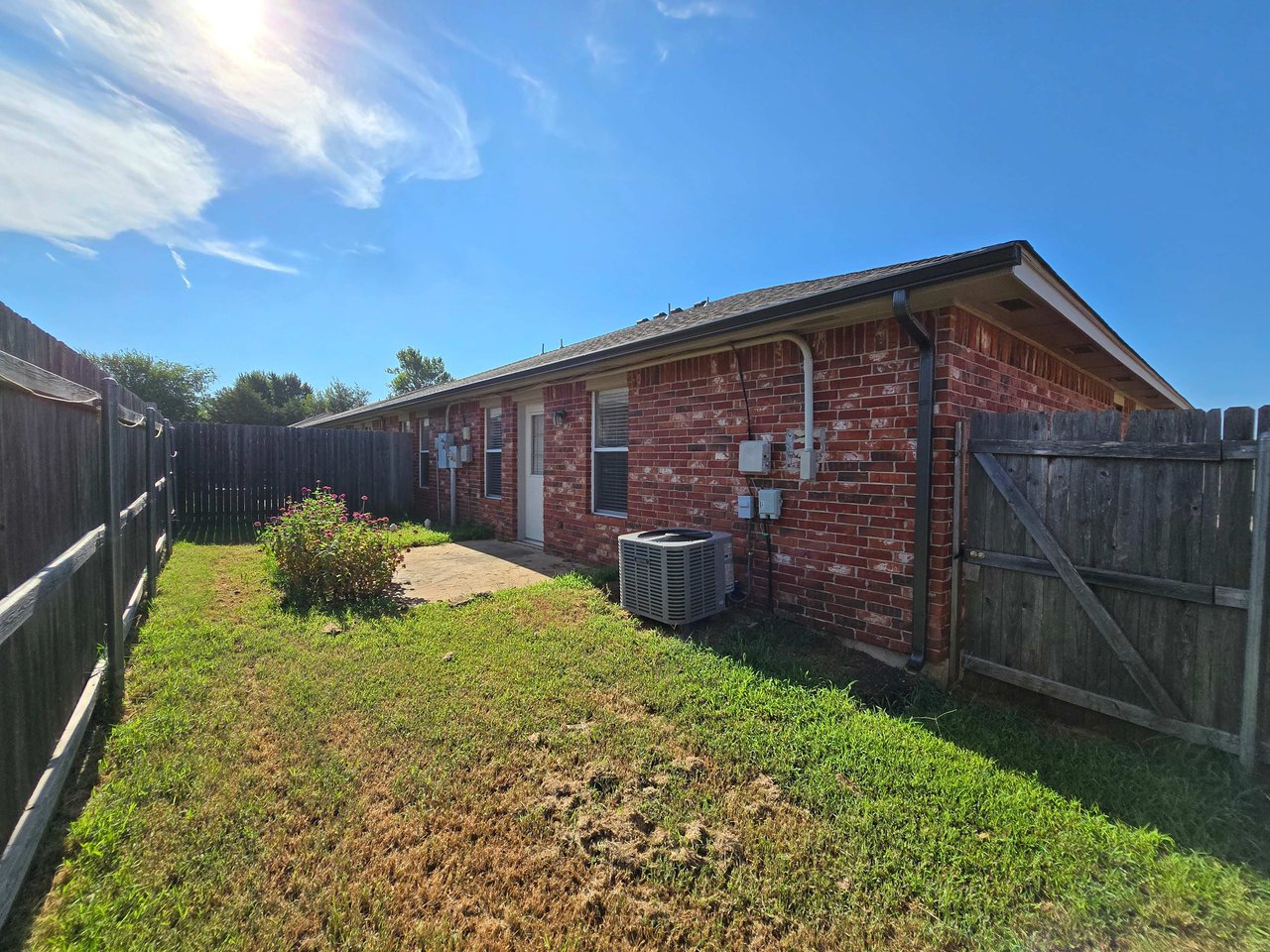 $500 toward first month's rent if leased by October! 1240 Kingston Road