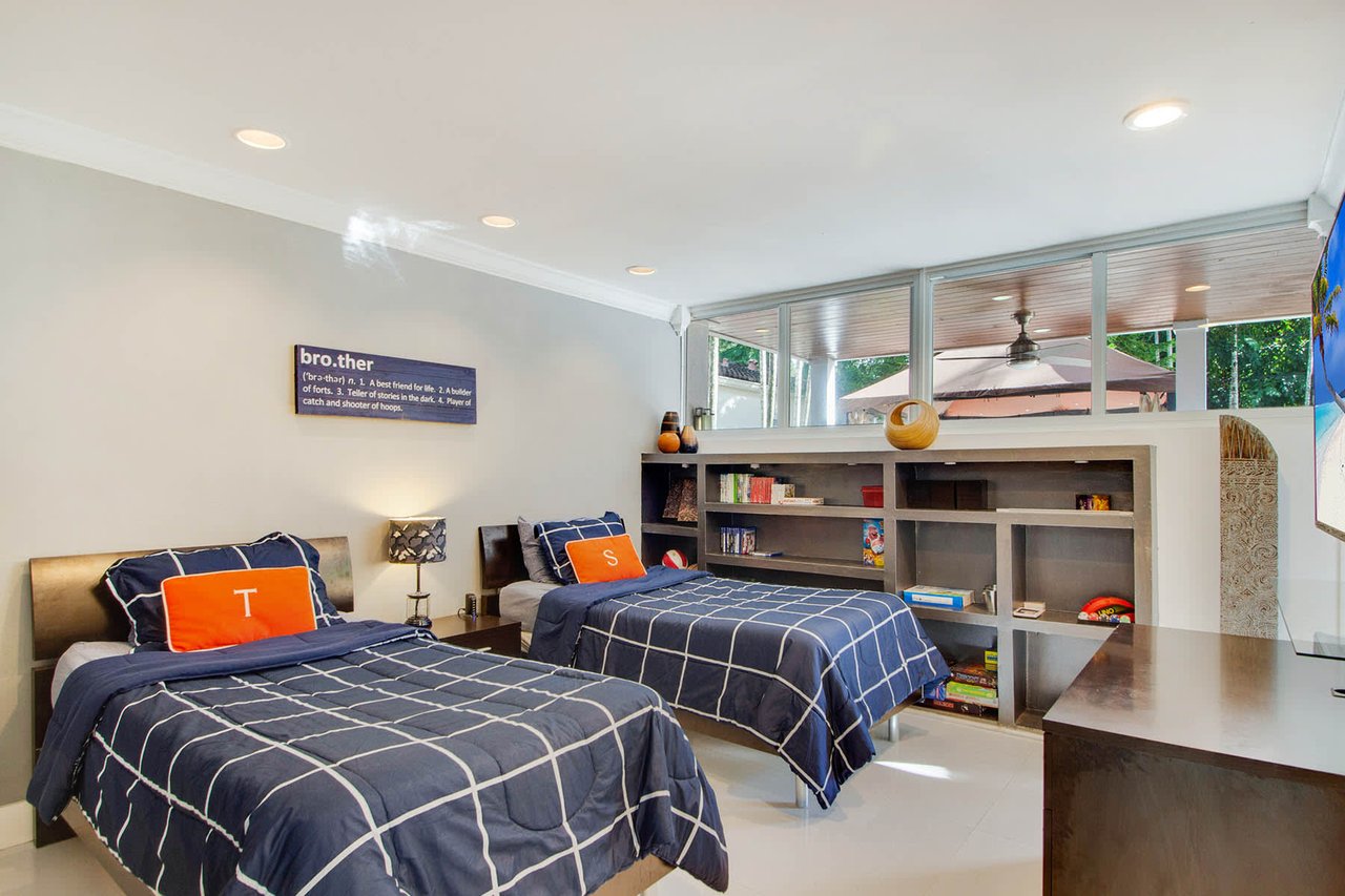 South Grove Modern Masterpiece