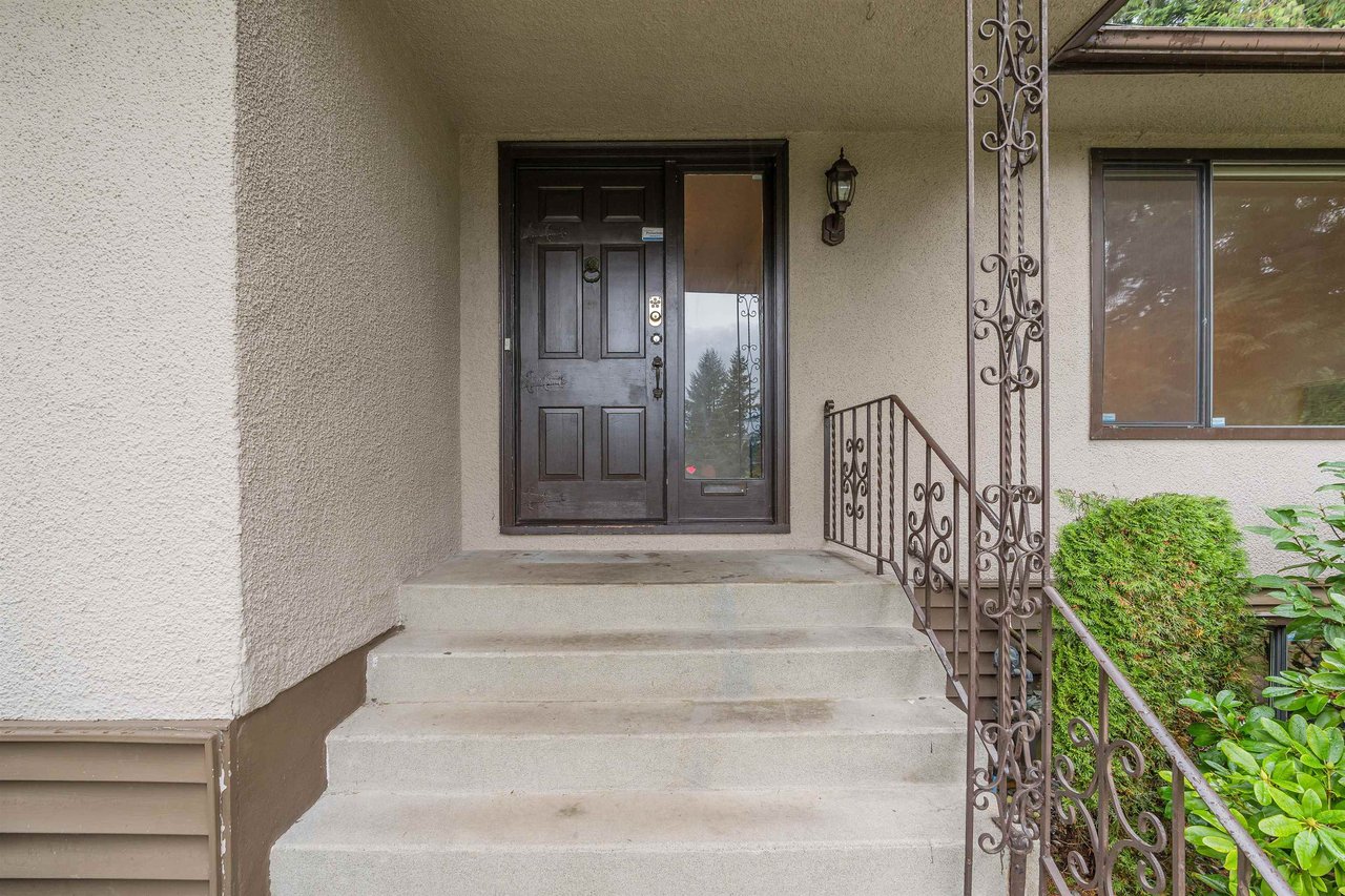 993 Friar Cres