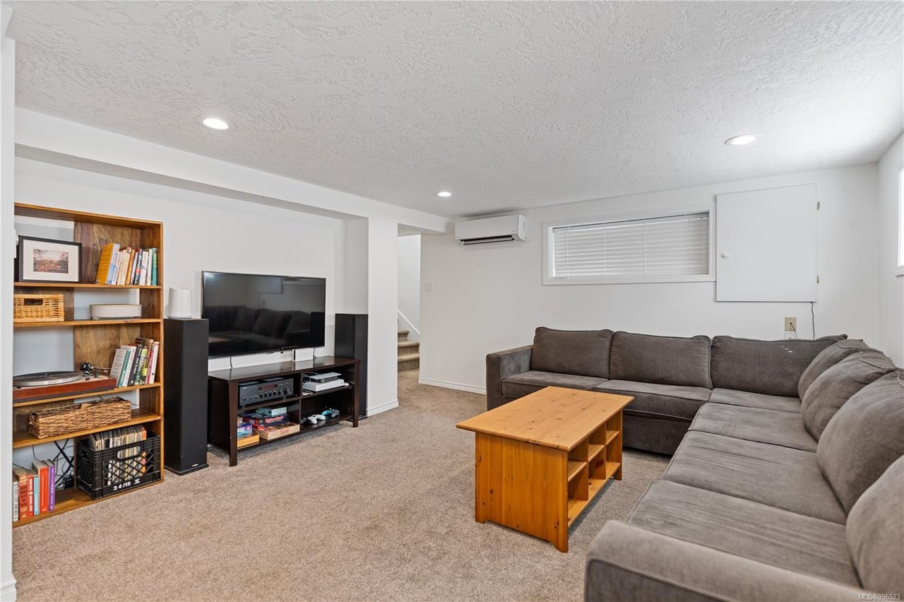 1228 Pearce Cres