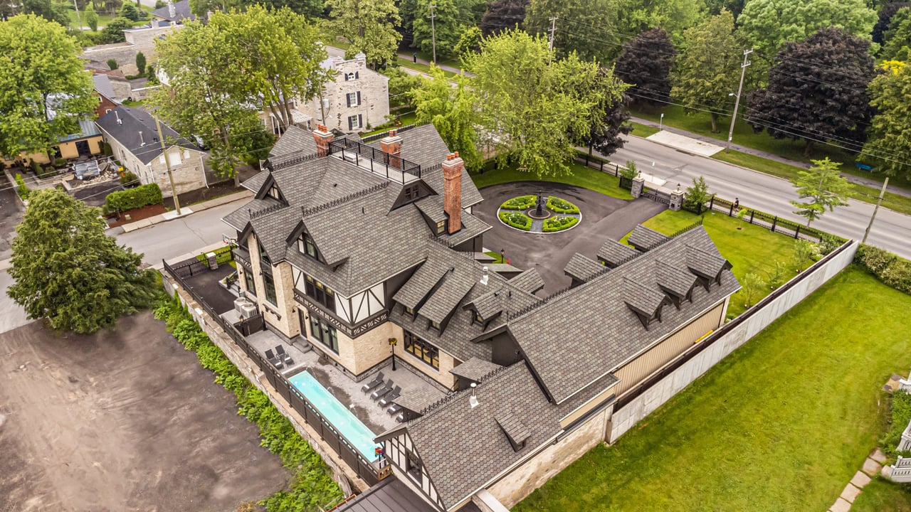 World Class Luxury in the Heart of 1000 Islands