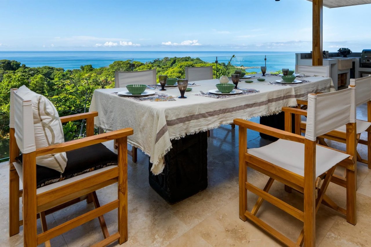 Contemporary Coastal Infinity Villa, Dominical, Puntarenas