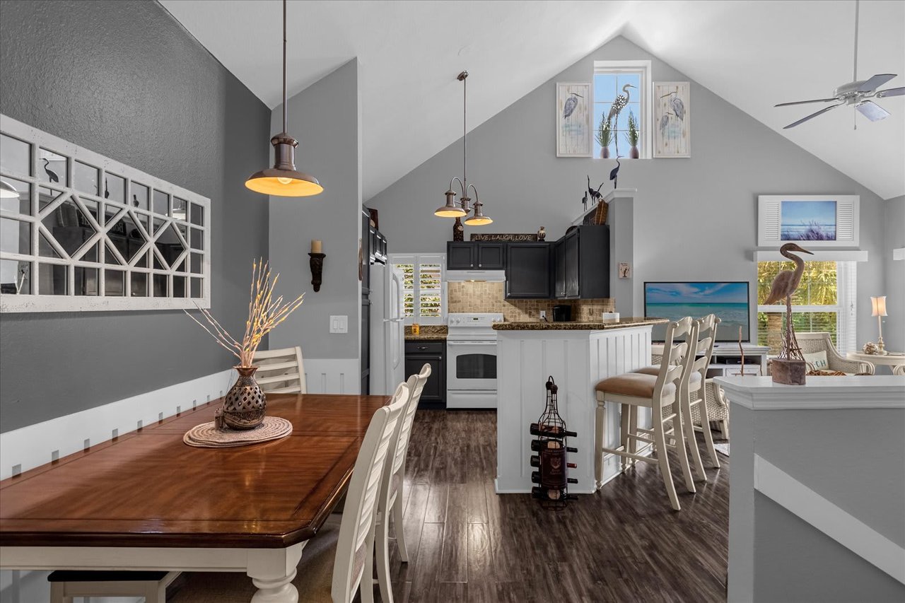 5008 MANGROVE ALY #202