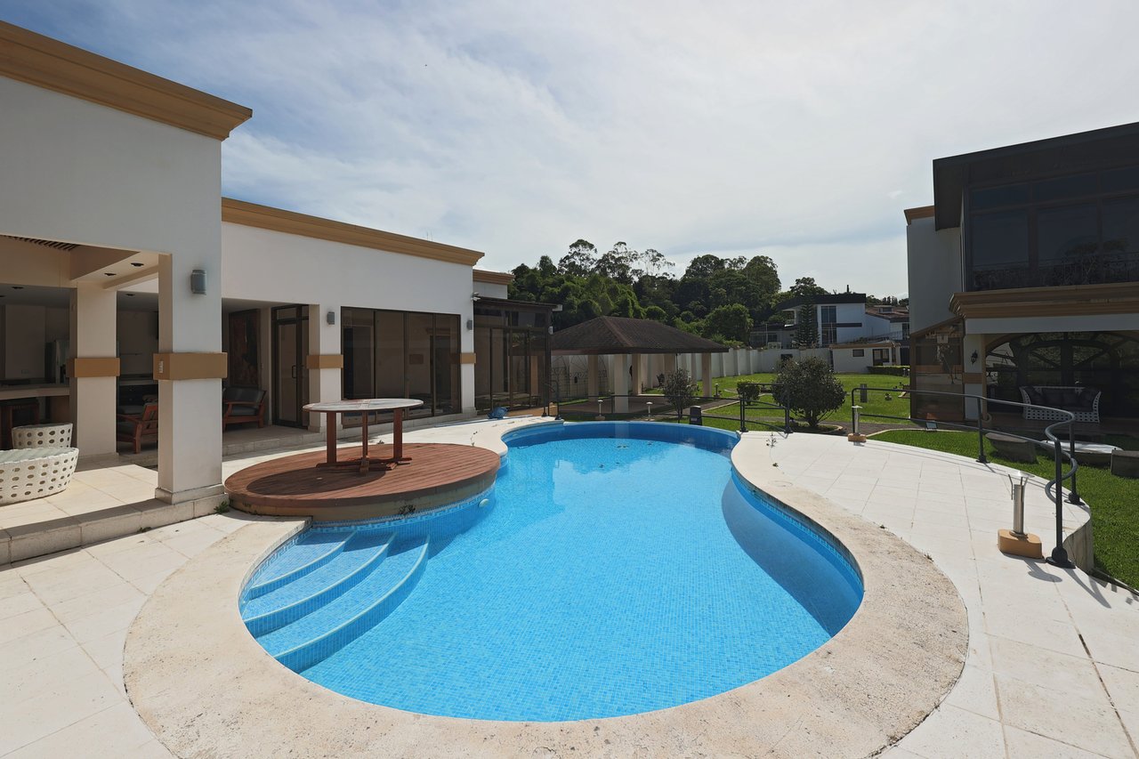 Luxury City Estate, Curridabat, San Jose